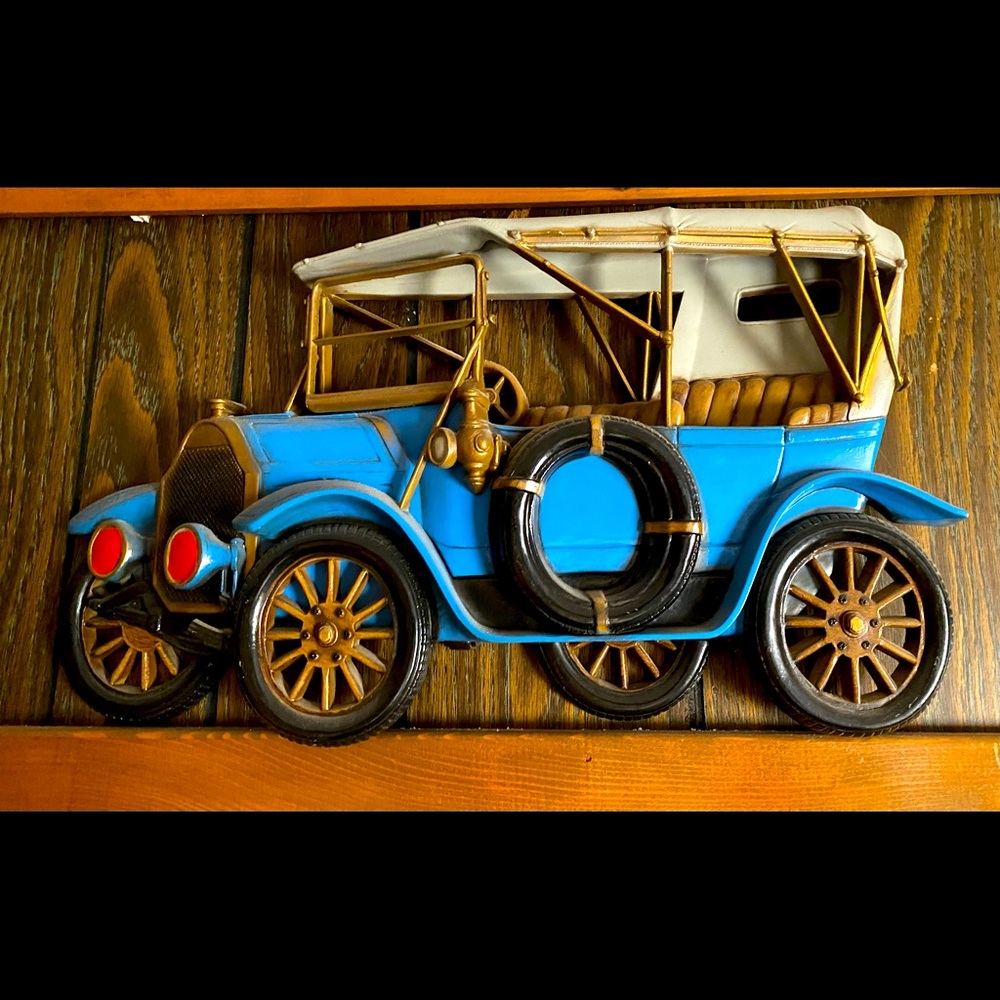 Plastic wall decorations